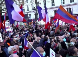 Thousands of Armenians protest in Paris demanding recognition of Artsakh's independence