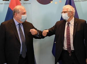 Армен Саркисян обсуждает с Жозепом Боррелем ситуацию в Нагорном Карабахе