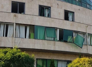 Самвел Карапетян обещает восстановить разбомбленный роддом Степанакерта