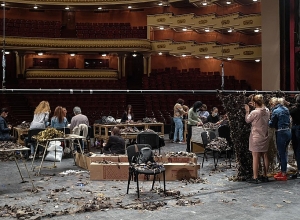 Օպերայի և բալետի ազգային ակադեմիական թատրոնի բեմը` քողարկող ցանցեր պատրաստելու վայր