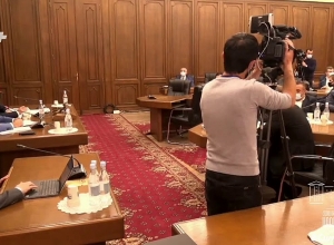 И премии, и их размеры мы сделаем предметом обсуждения с фракцией «Мой шаг»