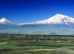 Թուրքիայում որոշել են Արարատը Ադրբեջանի ու Թուրքիայի դրոշներով լուսավորել. Ermenihaber