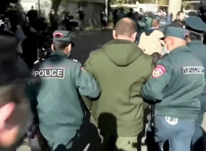 Полицейские арестовали члена партии «Родина» Арсена Бабаяна