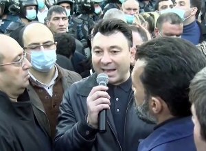 Армении не подобает иметь проигравшего руководителя: Эдуард Шармазанов