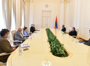 Армен Саркисян принял баронессу Керолайн Кокс