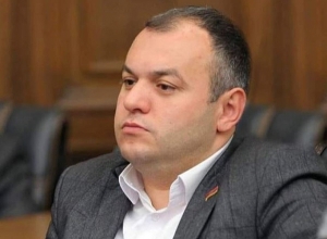 «Իմ քայլի» պատգամավոր Վարդան Աթաբեկյանը դուրս է գալիս խմբակցությունից՝ «համակարծիք չլինելով թիմի դիրքորոշման հետ»