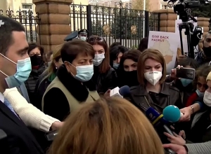 Помощники президента встретились с участниками акции