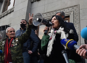 Participants of rally moving to General Prosecutor's Office