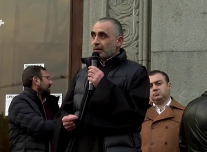 Ազատության հրապարակում ցուցարարները աղոթեցին Պարգև Սրբազանի առողջության համար