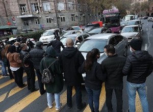 Վարչապետի հրաժարականը պահանջողները փողոցներ են փակում Երեւանում. ուղիղ