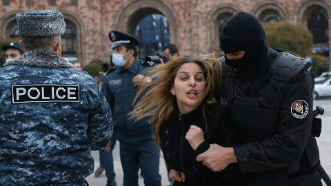 Երեւանի տարբեր փողոցներ փակած ակցիայի մասնակիցներից 80 անձ բերման է ենթարկվել. ֆոտոշարք