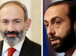Премьер-министр Пашинян поздравил Арарата Мирзояна по случаю дня ​​рождения