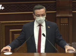 «Почему вы решили созвать внеочередное заседание в то же время, что и заседание Правительства?»