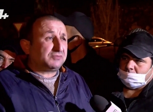 Նախարարն ասաց՝ բացառվում է, որ Արցախից զորքը հանվի. ժամկետային զինվորների ծնողները հանդիպեցին նախարարին