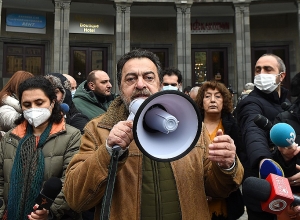 Մտավորականների երթը դեպի Ֆրանսիայի դեսպանատուն. ՈՒՂԻՂ