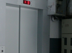 Из 500 лифтов, которые должны быть заменены, установлены уже 251