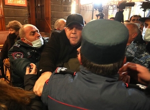 Ոստիկանությունը Երևանում բերման է ենթարկել փողոց փակելու ակցիայի 33 մասնակցի