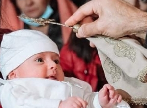 40 օրական Սուրենի կնունքը կայացավ հենց հայրիկի որոշած օրը, բայց առանց նրա․ ավագ լեյտենանտ Ասատուրն առաջնեկի հետ այդպես էլ չծանոթացավ