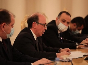 Айвазян и Лавров отметили важность скорейшего обмена пленными и телами погибших