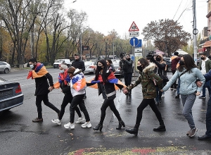 Անհնազանդության ակցիաներ Երեւանում. պահանջում են վարչապետի հրաժարականը. Ֆոտոշարք