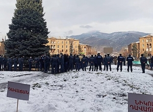 Վանաձորում «Նիկոլ դավաճան» եւ «Նիկոլ վարչապետ» գոռացողների միջեւ ծեծկռտուք սկսվեց․ Առավոտ