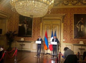 Տեղի է ունենում Արա Այվազյանի և Ժան-Իվ Lը Դրիանի համատեղ մամուլի ասուլիսը