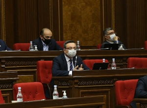 Почему Вы упорно хотите оставаться на своём посту? Горгисян - Николу Пашиняну