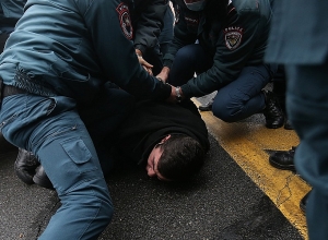 Բերման են ենթարկվում Հանրապետության հրապարակի ակցիայի մասնակիցները