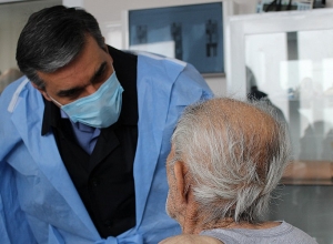 Арман Татоян посетил трех переданных вчера армянской стороне гражданских лиц, которые были взяты в плен азербайджанскими ВС