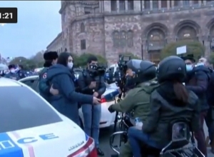 Ընդդիմության բողոքի ակցիան Կառավարության դիմաց. ՈՒՂԻՂ