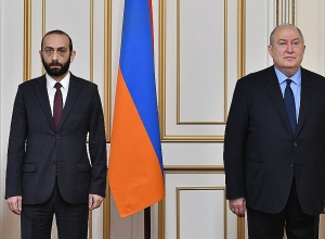 Армен Саркисян встретился с председателем НС Араратом Мирзояном