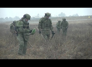 Разминирование аэропорта Степанакерт саперами миротворческих сил РФ в Нагорном Карабахе