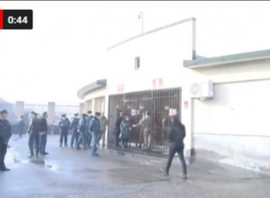 Էջմիածնի զորամասից անհետ կորածների հարազատների բողոքի ակցիան ՊՆ֊ի մոտ. ՈՒՂԻՂ