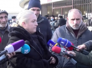 Мы хотим встретиться с Оником Гаспаряном: родители без вести пропавших находятся рядом с МО