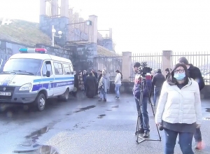 Էջմիածնի զորամասից անհետ կորածների հարազատների բողոքի ակցիան ՊՆ֊ի մոտ.  ՈՒՂԻՂ