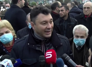 Пашиняна защищают несколько запуганных депутатов, и то, чтобы не лишиться премий: Шармазанов