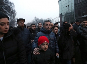 Оппозиция призывает ко всеобщей забастовке