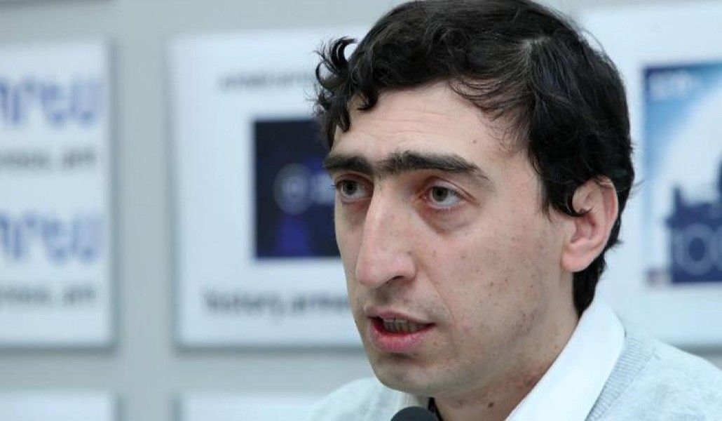 e77e7af706794f908761bbb5d1d6eaf6_XL