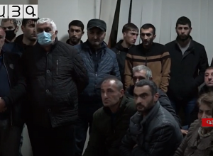 Գերեվարվածների ծնողները մարզպետարանից չեն հեռանում