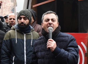 Мы даём фракции «Мой шаг» время до 6 часов, чтобы она пришла и обсудила с нами ситуацию в стране