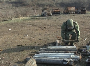 Разминирование северной окраины Степанакерта саперами Международного противоминного центра ВС РФ