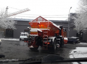 Вся снегоуборочная техника, 51 машина, работали на всей территории города: мэрия