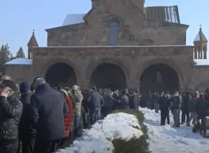 Եկեղեցին պաշտպանության կարիք ունի. երթ եւ հավաք Էջմիածնում. Ուղիղ