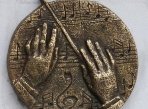 Դնեպրում տեղադրվել է դիրիժոր Գուրգեն Կարապետյանին նվիրված բրոնզե մինի- քանդակը