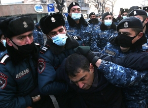 ՈՒՂԻՂ․ Բողոքի ակցիա Ազգային ժողովի դիմաց