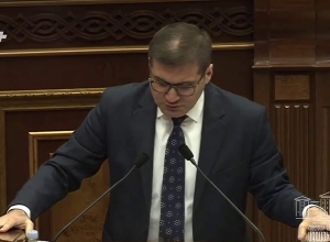 Судебная власть в РА помогает новому 27 октября: Арман Бабаджанян