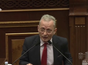 Առաջարկվում է՝ պետական աշխատողի բազային աշխատավարձը չգերազանցի նվազագույն աշխատավարձի 70 %-ը