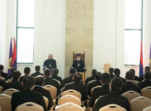 Գարեգին Բ-ն հանդիպում է ունեցել Մայր Աթոռի սարկավագաց դասի հետ