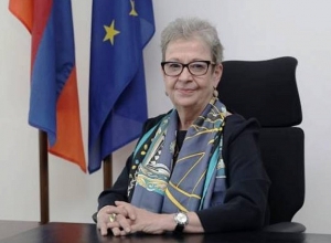 Делегация ЕС прилагает все усилия, чтобы поддержать Армению: новогоднее послание посла Викторин