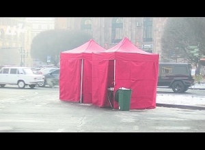 Сидячая забастовка оппозиции на площади Республики продолжается